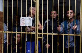Fotografía del 2 de diciembre de 2024 de internos en el pabellón C de la Penitenciaría de Tacumbú, en Asunción.