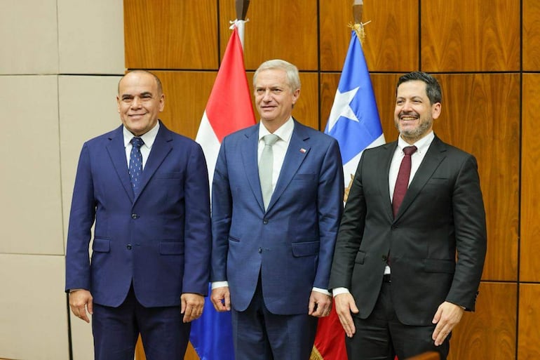 Antonio Kast: “El crimen organizado no respeta fronteras y si no coordinamos leyes, volverán fortalecidos” Antonio Kast: “El crimen organizado no respeta fronteras y si no coordinamos leyes, volverán fortalecidos”