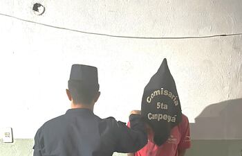 Detienen a Claudelino Santacruz Mendoza, supuesto autor de robo domiciliario.