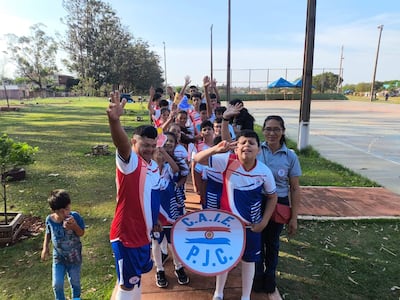 Integrantes de la Escuela Especial N° 11 de Pedro Juan Caballero, durante las Olimpiadas Especiales 2025 desarrolladas en Pedro Juan Caballero.