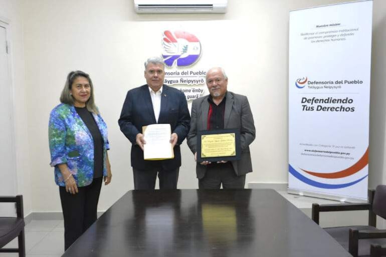 Defensor del Pueblo, Abg. Mgtr. Rafael Ávila Macke, hizo entrega de la Resolución