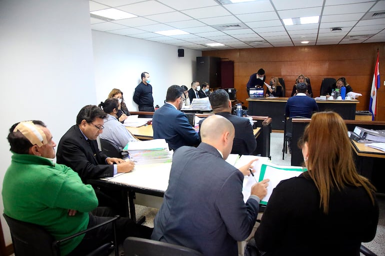 El juicio oral y público por narcotráfico a Juana Carolina Vera y otros estuvo a cargo del Tribunal de Sentencia integrado por Mesalina Vera, Dina Marchuk y Gloria Hermosa.
