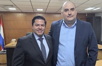 El acusado Pablo Benegas (der.) y el Abg. Guillermo Duarte Cacavelos, defensor del acusado.
