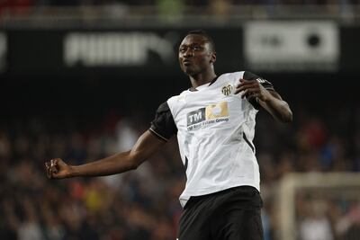 VALENCIA, 08/03/2025.- El delantero nigeriano del Valencia Sadiq Umar celebra su gol, segundo del equipo, durante el partido de la jornada 27 de LaLiga EASports que Valencia CF y Real Valladolid disputan este sábado en el estadio de Mestalla, en Valencia.-EFE/ Manuel Bruque