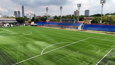 Así luce el césped sintético del estadio Ricardo Grégor del Independiente de Campo Grande, donde Recoleta FC oficiará de local en Primera, a partir del tramo final del Apertura 2025.