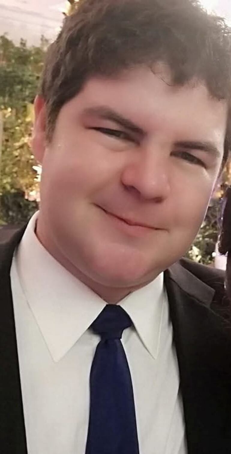 El precandidato por el PLRA, Juan Aurelio Bobadilla, cuenta con el acompañamiento de parte de los miembros del Comité Liberal.