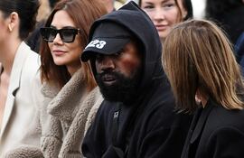 El rapero norteamericano Kanye West (centro).