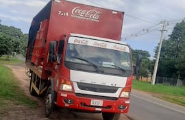 El vehículo distribuidor de bebidas fue atacada por los malvivientes en un camino vecinal