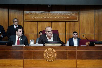 El senador Basilio "Bachi" Núñez (ANR, HC), molesto porque los diputados le hicieron el vacío.