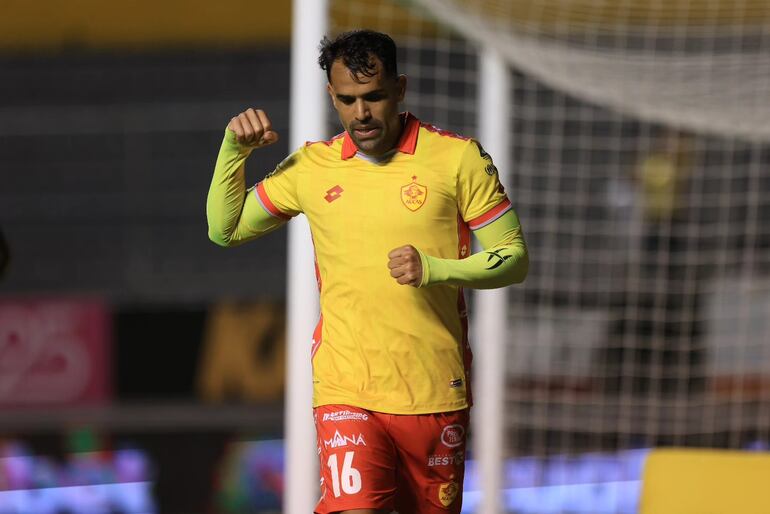 Carlos Adalberto Rolón (33 años) tuvo su aporte goleador para el Aucas.