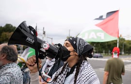 Grupos de manifestantes se movilizaron frente al local del concierto en solidaridad con Macklemore y con el pueblo palestino