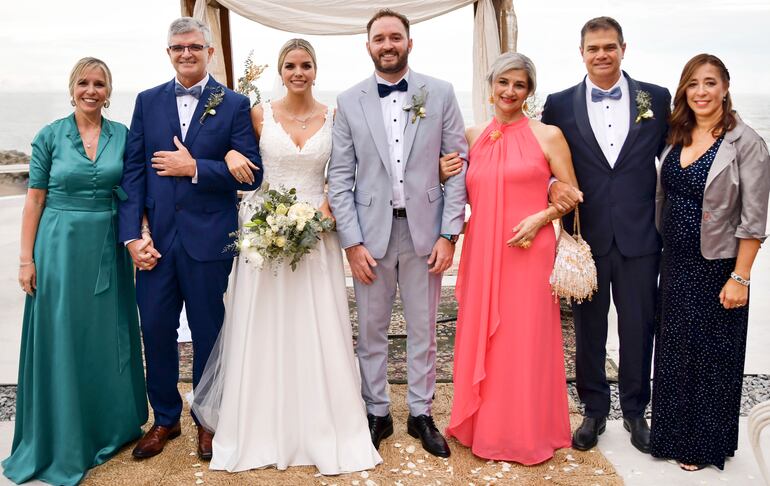 Los padrinos, Gabriela Rodríguez, Marcelo Fernández, Ana Rosa Lluis, Adrián Acedo y Valeria Gioia.