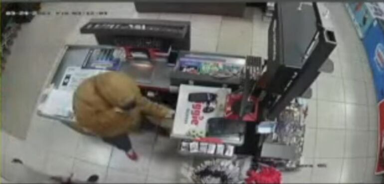 Imágenes de circuito cerrado del asalto del miércoles.