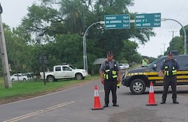 Agentes de la Patrulla Caminera realizando controles en el marco de las festividades de Caacupé.