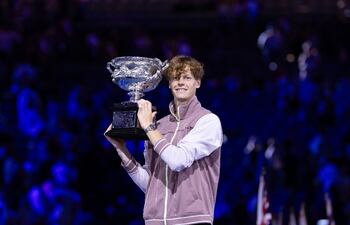 El joven italiano Jannik Sinner, ganador del Open de Australia, se unió a la familia de testimoniales de Rolex en 2020.