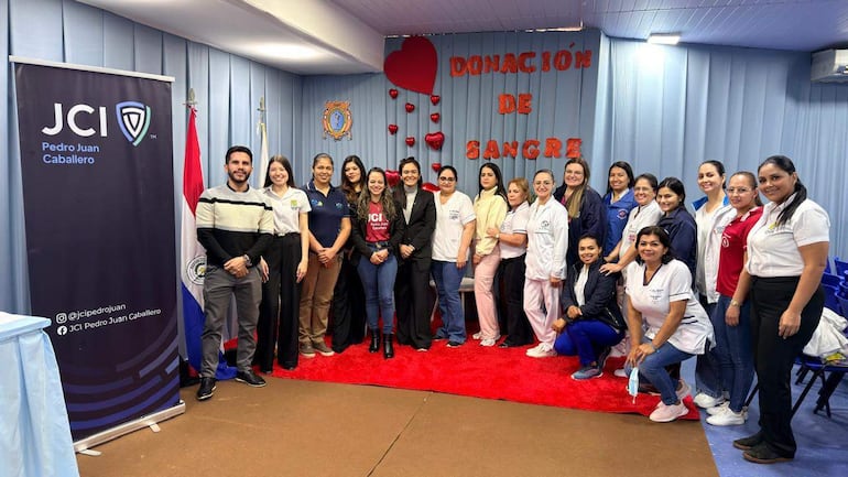 Representantes de varias entidades que organizaron una jornada de donación de sangre en Pedro Juan Caballero.