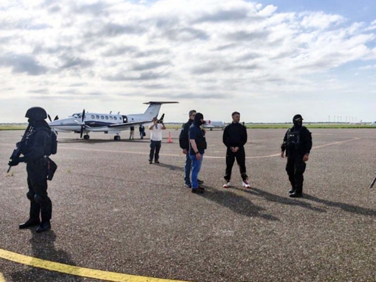 Sebatián Marset, en el aeropuerto Viru Viru de Santa Cruz de la Sierra, Bolivia.