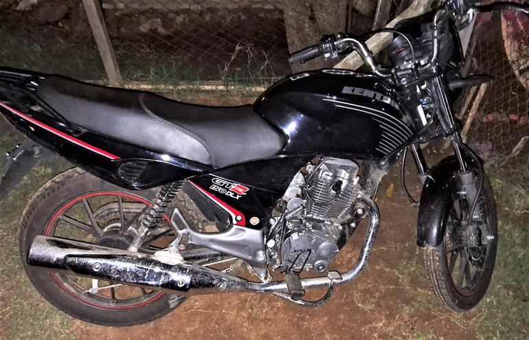 Una moto denunciada como robada en San Antonio fue hallada intacta en el patio de una vivienda de San Lorenzo.