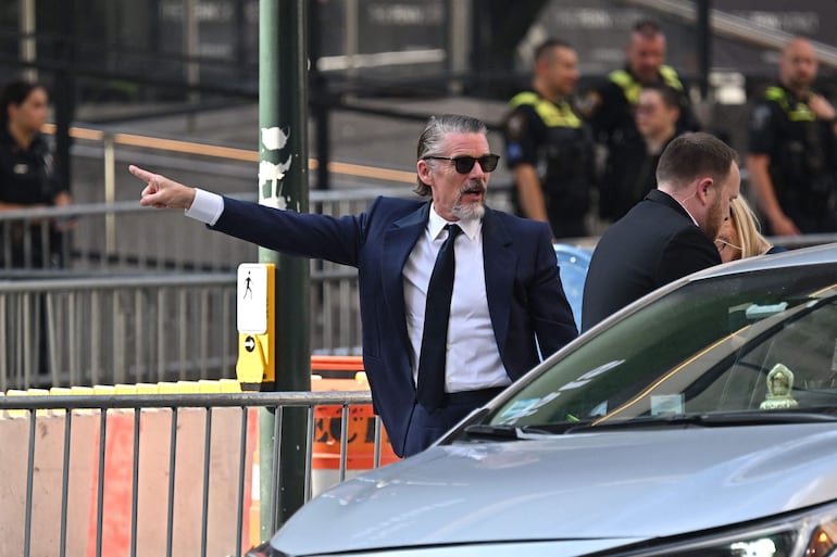Ethan Hawke llega al Madison Square Garden el 3 de julio de 2026 en la ciudad de Nueva York. Según los informes, se han presentado varios permisos ante la ciudad de Nueva York para el lugar. Ha habido informes no confirmados de que Taylor Swift y Travis Kelce celebrarán su boda en la zona.