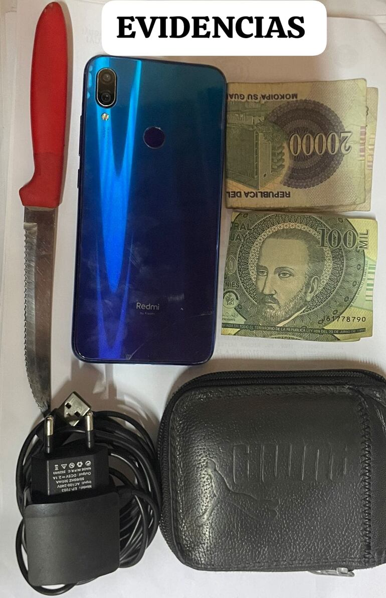 Varias evidencias fueron incautadas de su poder.