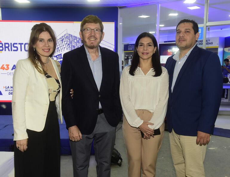 Nathalia Irrazabal, Neri Giménez, Rocío Paredes y José Luis Guerrero.