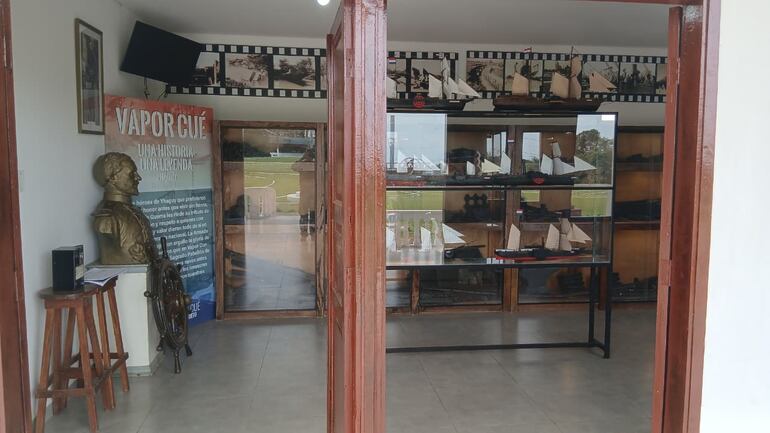 En el museo del Parque Nacional Vapor Cué se pueden observar objetos históricos y vestigios de la Guerra de la Triple Alianza, que mantienen viva la memoria de la resistencia naval paraguaya.