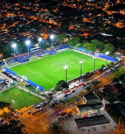 El estadio Ricardo Grégor del Independiente de Campo Grande albergará el duelo entre Recoleta FC y Libertad, por la decimotercera ronda del torneo Clausura 2026.