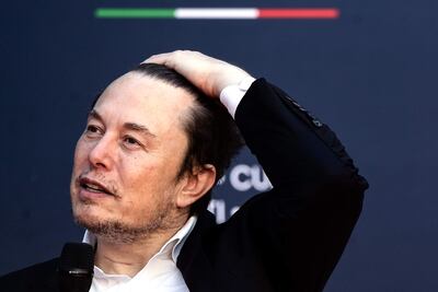 El empresario tecnológico estadounidense Elon Musk, propietario de Tesla, SpaceX y X, asiste al tercer día del festival político Atreju 2023, este sábado en los jardines de Castel Sant'Angelo de Roma (Italia).