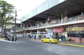 La Estación de Buses de Anunció en lamentable estado. Óscar "Nenecho" Rodríguez (ANR-HC) tuvo G. 18.000 millones para repararla, pero decidió redireccionar el dinero a reparación de calles, obra que tampoco habría ejecutado.
