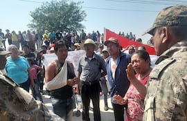 Pobladores Ishir, durante las manifestaciones del año pasado, tras la muerte de una mujer embarazada; ahora piden el resultado de la intervención del Hospital.