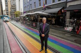 El presidente de la Iglesia Evangélica Luterana de Noruega, Olav Fykse Tveit luego de su discurso pronunciado en el bar London de Oslo, un popular lugar de encuentro para el colectivo LGBTI.