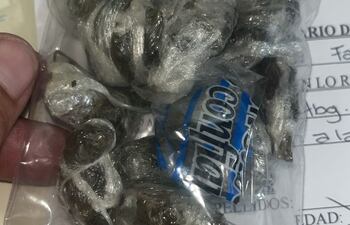La droga hallada en poder de las reclusas durante el cateo realizado por las funcionarias del Ministerio de Justicia.