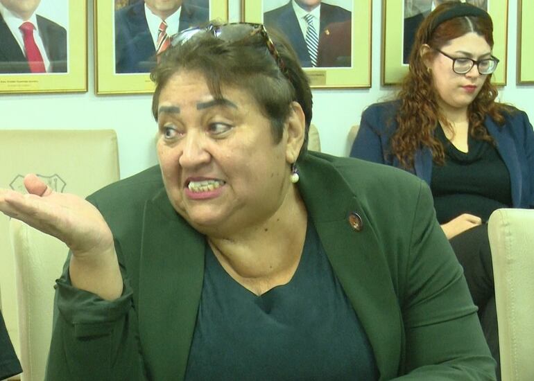 Rosmary González, representante de vecinos de Trinidad, usuarios de la Línea 16-2.