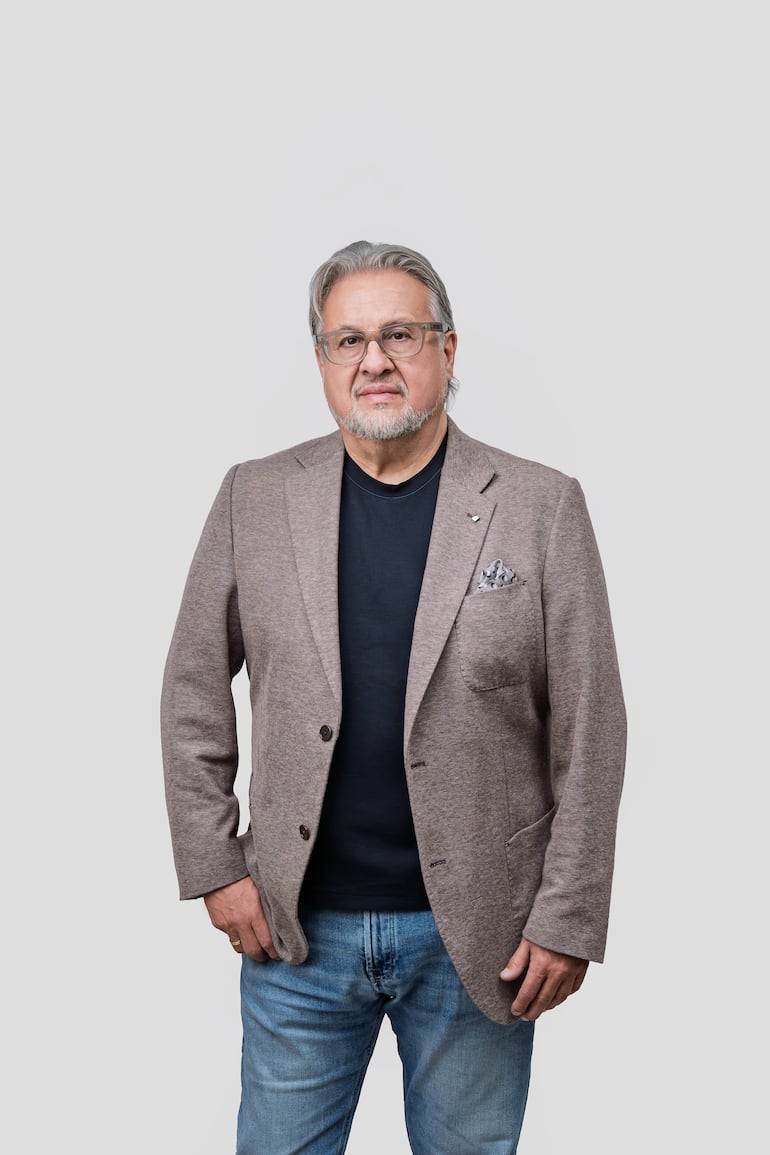 César Aquino.