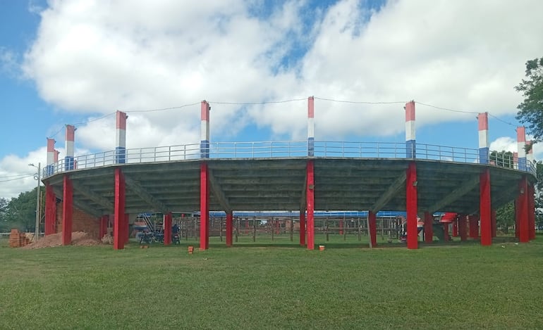 El Coliseo Santo Tomás, autorizado para la instalación del parque de diversiones, permanece vacío.