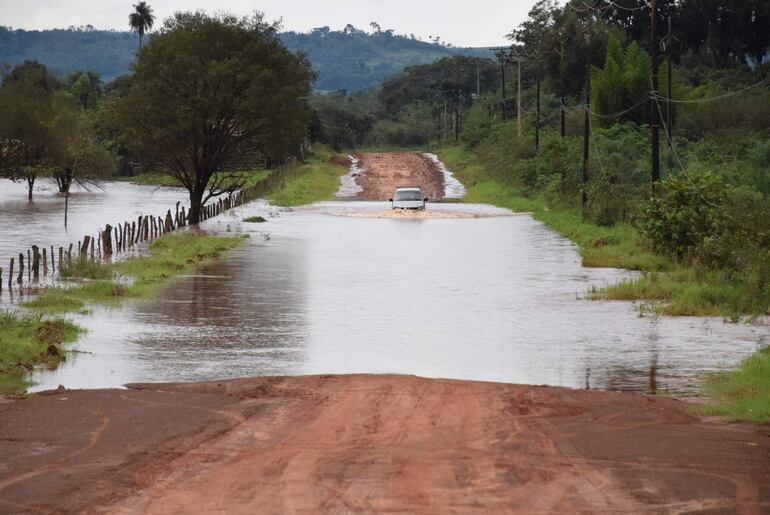 La ruta anegada en la zona de la ciudad de Abai.