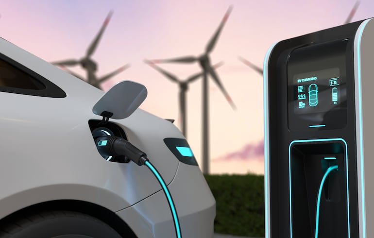 Auto eléctrico se está cargando.