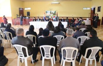 Autoridades municipales, educadores y padres debaten y plantean prevención de violencia en las escuelas.