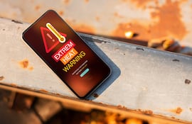 Concepto de celular sobrecalentado.