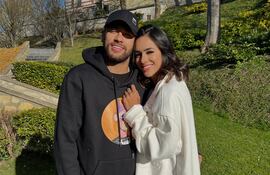 El cumpleañero Neymar junto a su novia Bruna Biancardi.