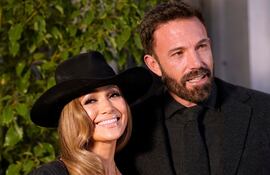 Los tortolitos Jennifer López y Ben Affleck de negro impecable, en el desfile de Ralph Lauren.