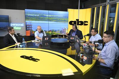 El líder del partido Yo Creo, Miguel Prieto, compartiendo la mesa de la Gran 730 A.M.