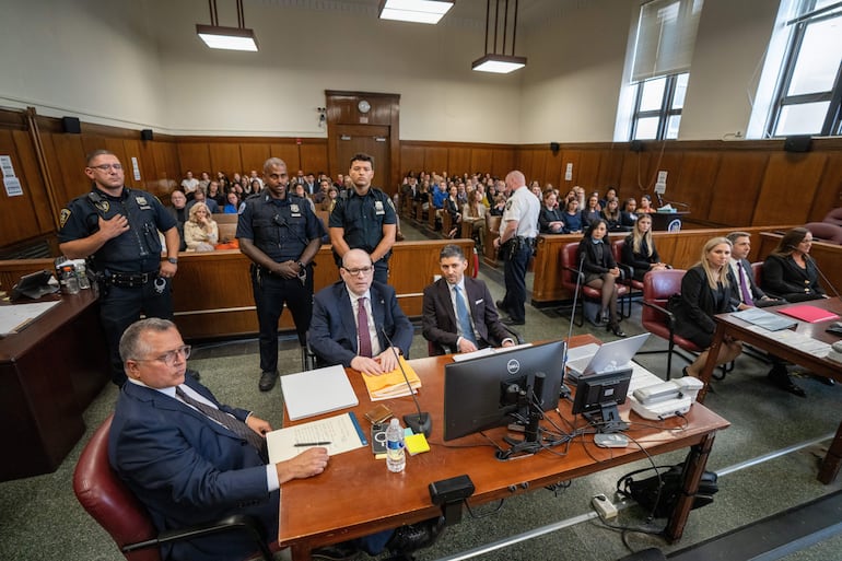 Weinstein fue declarado culpable de un delito de acto sexual criminal en primer grado contra Haley en un nuevo juicio celebrado en 2025, después de que el tribunal de mayor instancia de Nueva York anulara su condena de 2020.