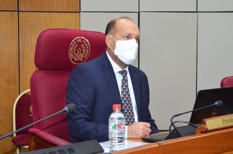 El senador Óscar Salomón, presidente del Congreso.