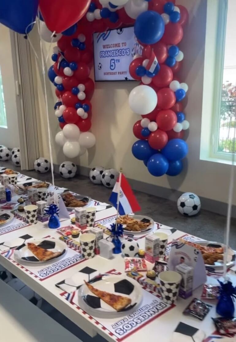 Toda la deco del cumple de Francesco Almirón Notto giró en torno a la Albirroja. (Captura de la historia de Instagram de Alexia Notto)