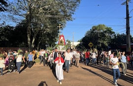 Gran concurrencia de devotos en la bendición y procesión de palmas en San Joaquín.