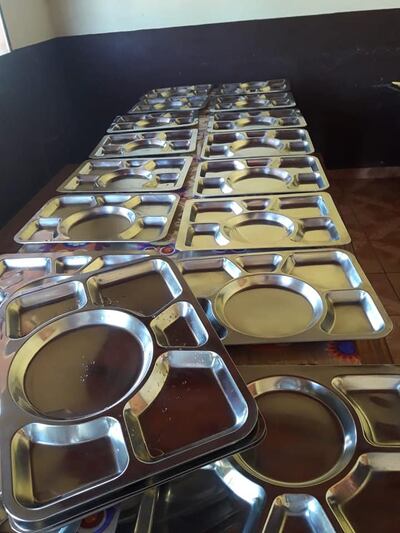 Las bandejas vacías representan la falta del almuerzo escolar en instituciones educativas. En Alto Paraná, tres municipios aún no distribuyeron el alimento. (Foto archivo)