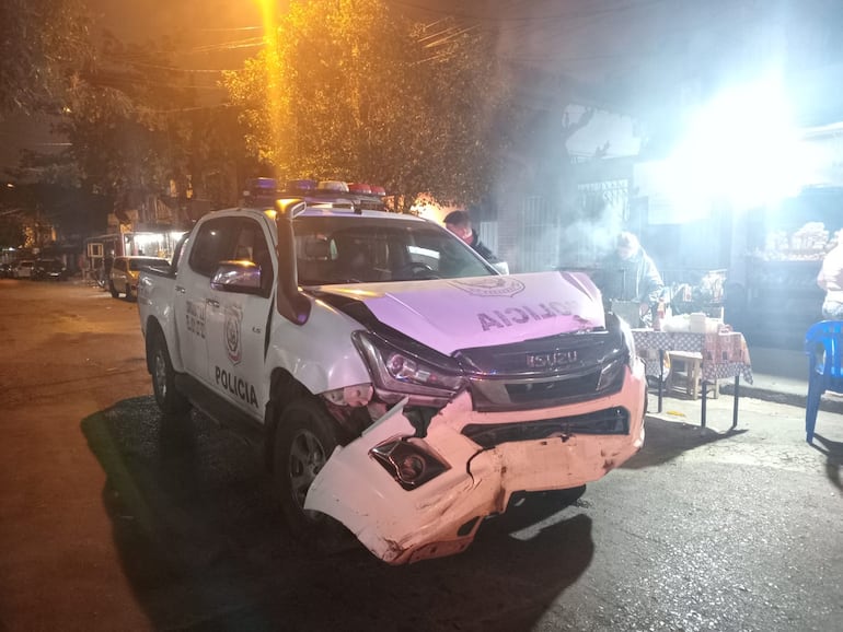 La patrulla de la Policía tuvo que chocar contra el vehículo del sospechoso para lograr detenerlo.