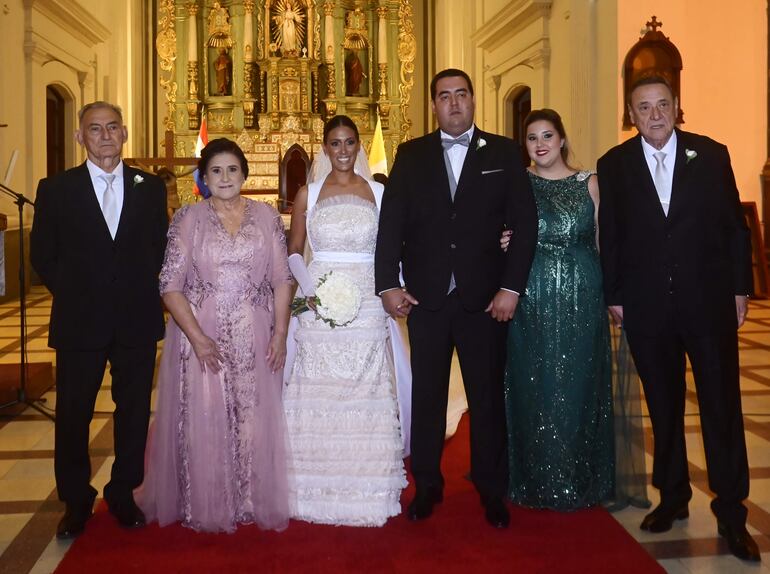 Los padrinos Braulio Sandoval y Hebe Vicenta Chávez Alonso; Belén Granada y Juan Carlos Granada Campos.