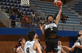 La nueva figura de los Kings, Tyree Ilhenacho, en el juego y victoria contra San José.